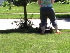 BBW mowing in Yoga pants