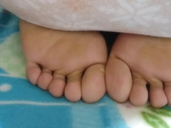 Japanese Girl's Soles in seiza position