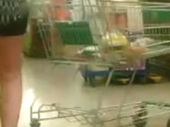 Stute heimlich beim Einkaufen gefilmt