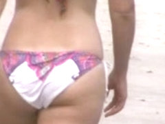 candid teen beach spy 25 jiggly white booty, nice ass