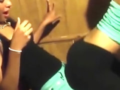 Juicy Ass Brunette Camgirl Fingering On Webcam
