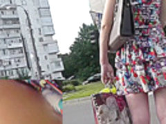 Amateur woman with nice ass was upskirted in public