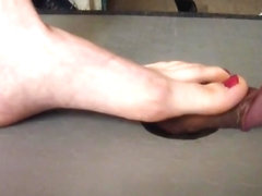 Footjob, my girl use her foot to make me cum