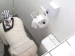 Granny got her ass on toilet voyeur video while pissing