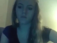 Young teen masturbats on cam