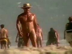 cute wht homo cpl pick-up big blk chap at in nature's garb beach