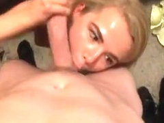 Curvy Little Wench Show How A Real Oral Sex Should Look Like