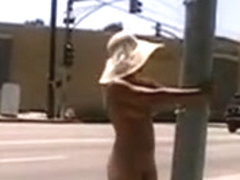 Hawt Stripped Dark Lady Doing Public Exhibitionism On Busy Roads