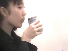 Sperm sharking video with an enticing Japanese woman