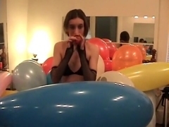 Nevah blows to pop balloons, some difficulty is had!