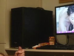 Hot guy jerks off to porn