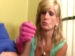 Mellow mom in handjob porn video