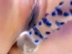 SecretDream fucks and fingering her pussy