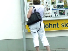 Candid Bubble Butt Milf German