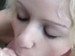 Un mec se fait sucer par une inconnue sur un chantier