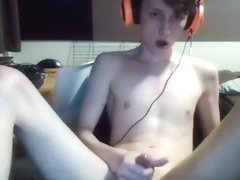 Il Se Masturbe En Discutant Avec Son Ami