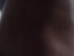 sous la jupe de cette coquine un cul de ouf !!!