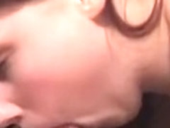 Allemande potelée se fait éjaculer dans les fesses