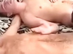 Madyro pilla a dos amigos y se montan trio