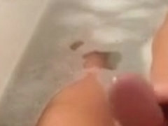 Lisas orgasm in tub