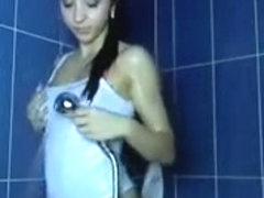 Hot Webcam Girl In The Bathtub