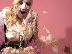 Blonde Pied In Face Splosh WAM