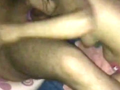 Fisten und Schwanz beissen