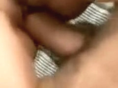 Le livreur de pizzas baise une jolie bombe dans son jardin