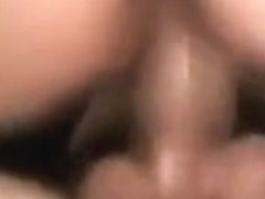 Petite salope anglaise chevauche son copain