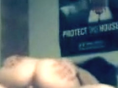 Elle se gode pendant un striptease devant son mec