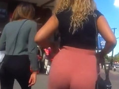 Sexy peach ass