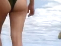 Voyeur Precious Butts on the Beach