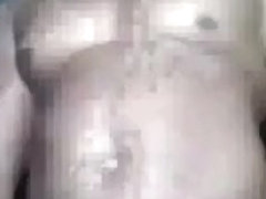 Jose Akim en pleine masturbation AIMEZ MA VIDEO