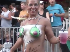 mardi gras flasher has one of the best pussies