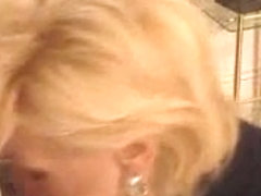 RUSSIA - Une Magnifique Mature fait une GP a un plombier