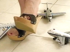 Wooden wedges vs toy plane