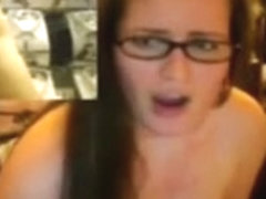 Webcam Girl Masturbates At Work