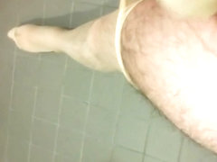 I wear pantyhose and cum