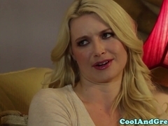 Tattooed babe sucking dick before cumshot