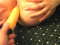 la mia troia si sfonda il culo con vibratore