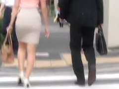 Exciting and candid butt video of girl in tight skirt