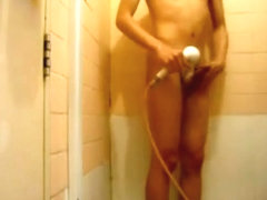 香港上翹屌學生在浴室洗澡自拍1 Hong Kong boy bath show (1)