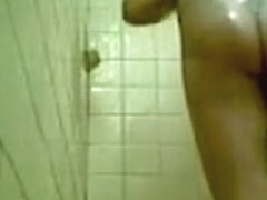 monse en la regadera