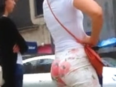 NALGONA CULOTE FLOREADO EN LA CALLE