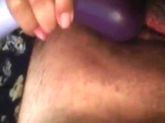 Wifey loves it when he's rubbing her cunt and she squirts