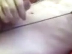 18 YEAR BOTTOM SLUT WANK AND CUMS WHILE NIPPEL PLAY