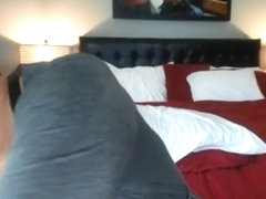 AMATEURE HOUSEWIFE SHOWS PUSSY