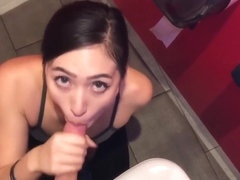 Blowjob in the gym toilet