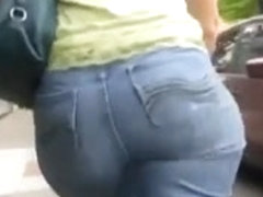 PAWG Booty with wide hips and nice movement