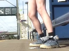 Onania na train station